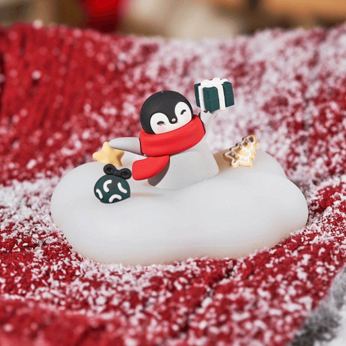 https://annannstarbucks.com/cdn/shop/products/starbucks-400ml14oz-snowflake-glass-cup-with-penguin-lid-ann-ann-starbucks-2.jpg?v=1694684168